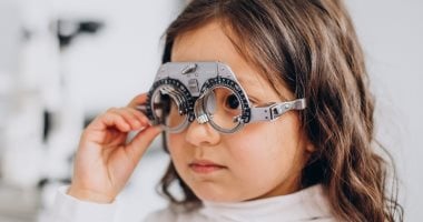 هل طفلك مصاب بعمى الألوان؟.. 4 مؤشرات يجب الانتباه لها